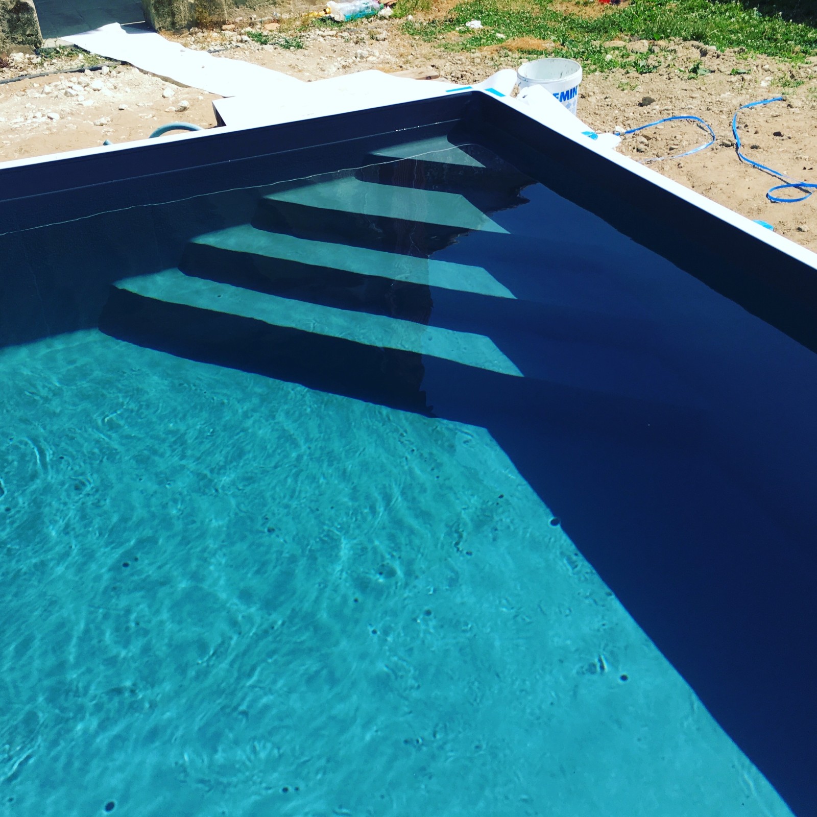 Transformez votre espace extérieur avec une installation professionnelle de piscine en acier à Lyon