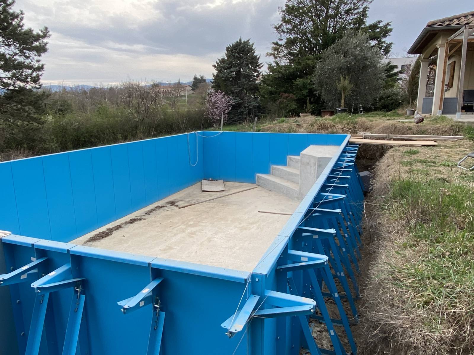 Créer une piscine personnalisée : Piscines creusées traditionnelles sur mesure à Sainte-Foy dans l'ouest lyonnais