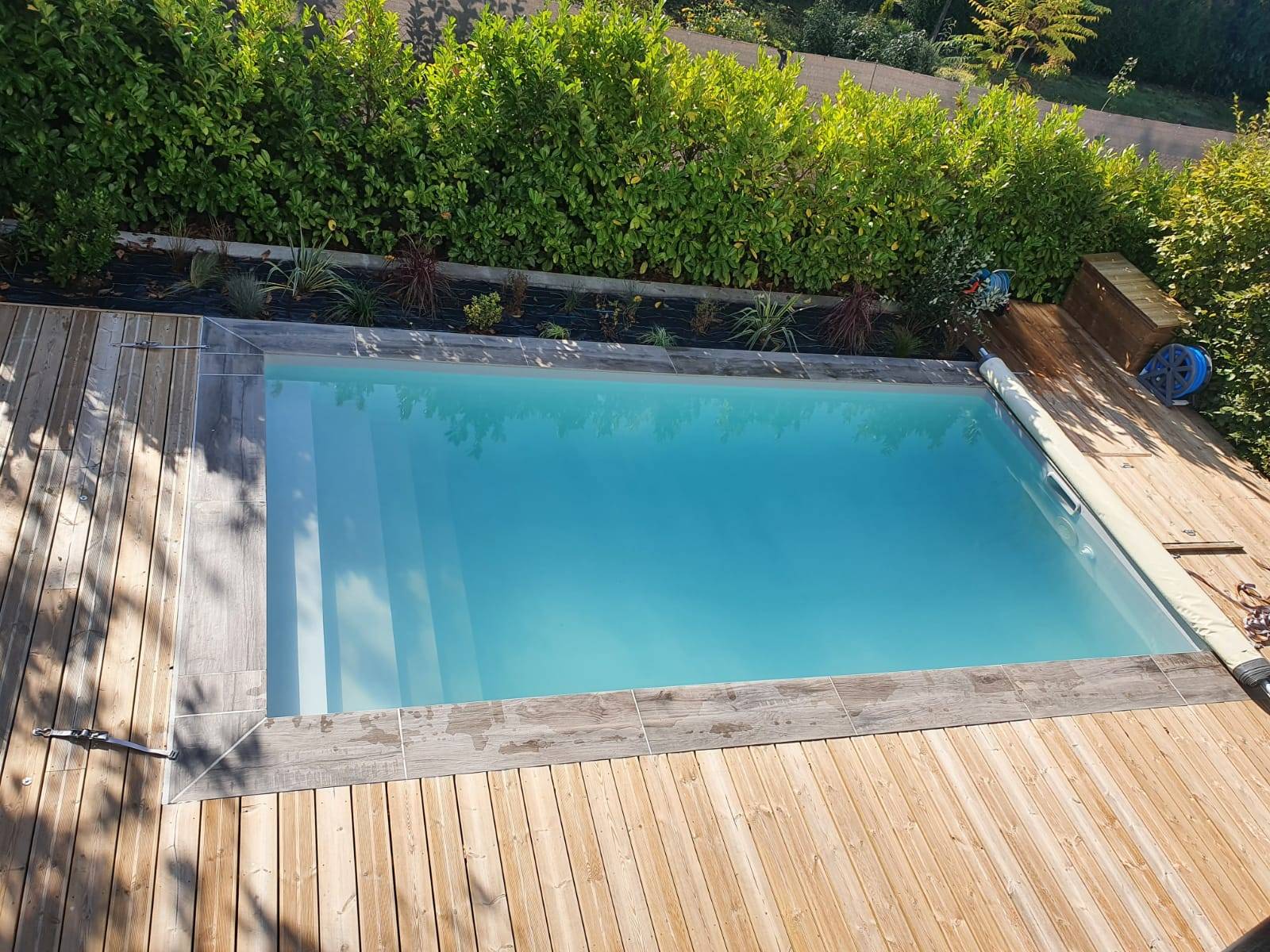 Fabrication de piscine sans permis 2x5m prête à plonger pour projet urbain personnalisé par un spécialiste à Lyon et en région lyonnaise