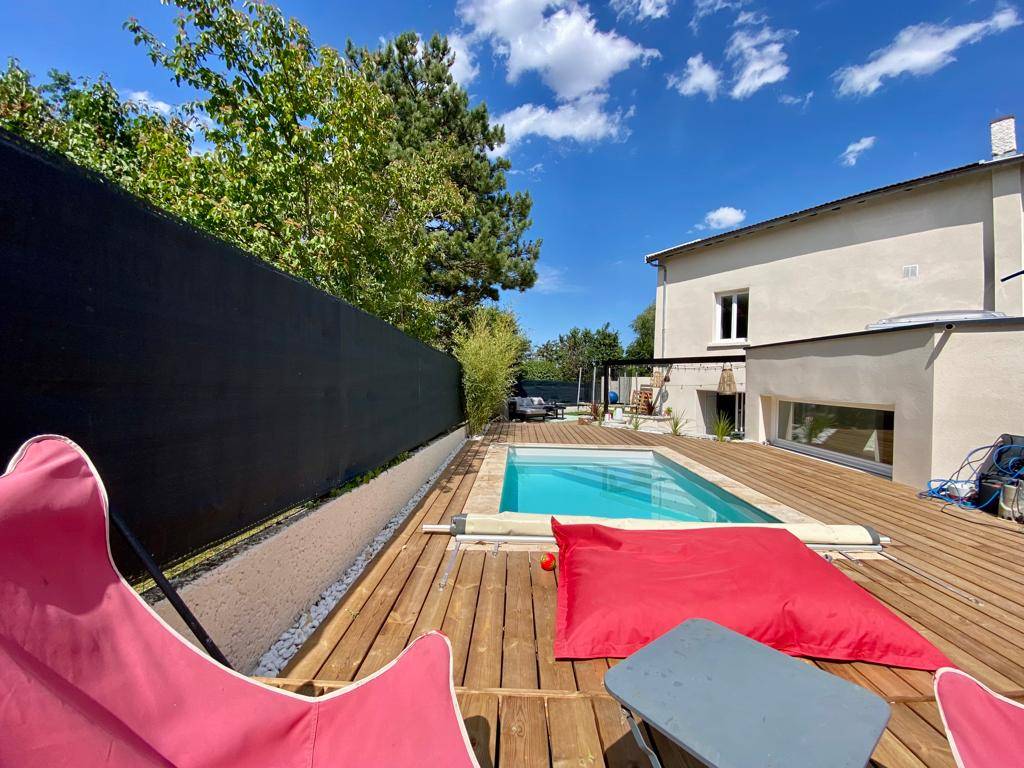 Piscine sans permis 2x5m en acier 100 pour cent français prête à plonger pour projet urbain durable à Lyon et en région lyonnaise