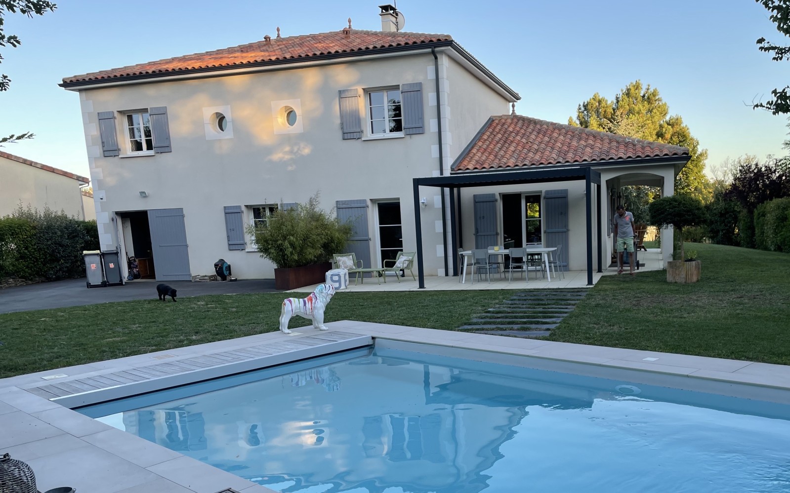 Entreprise pour faire construire une piscine dans un petit jardin de 60m2 à Lyon et alentours