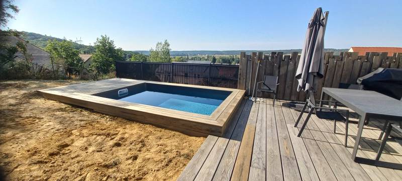Fabrication de piscine sans permis 3x3m clé-en-main pour projet résidentiel compact avec expertise reconnue à Champagne au Mont d’Or en région lyonnaise