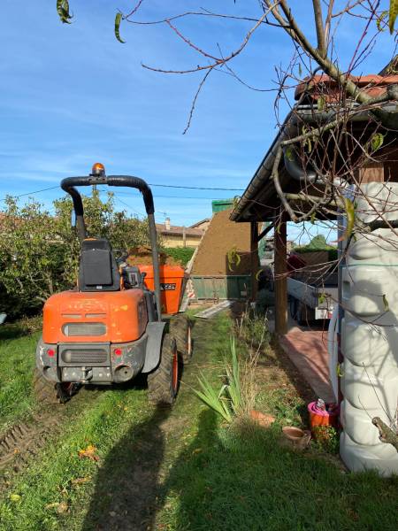 terrassement avec engins à Savigneux dans l'Ain