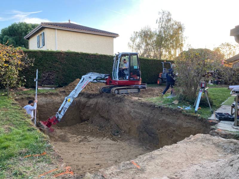 terrasser sa piscine à Savigneux dans l'Ain