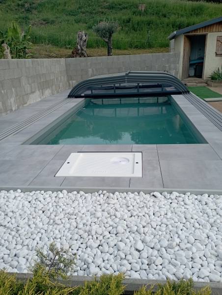 Construction de piscine sans permis 2x5m en acier français pour espace extérieur optimisé avec devis gratuit à Lyon dans le Rhône