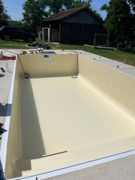 Création d'une piscine creusée étape par étape avec votre pisciniste lyonnais Aquilio en Rhône-Alpes.