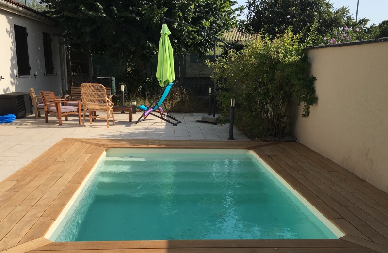 Pisciniste français distributeur Aquinox pour construction de petites piscines creusées à Lyon